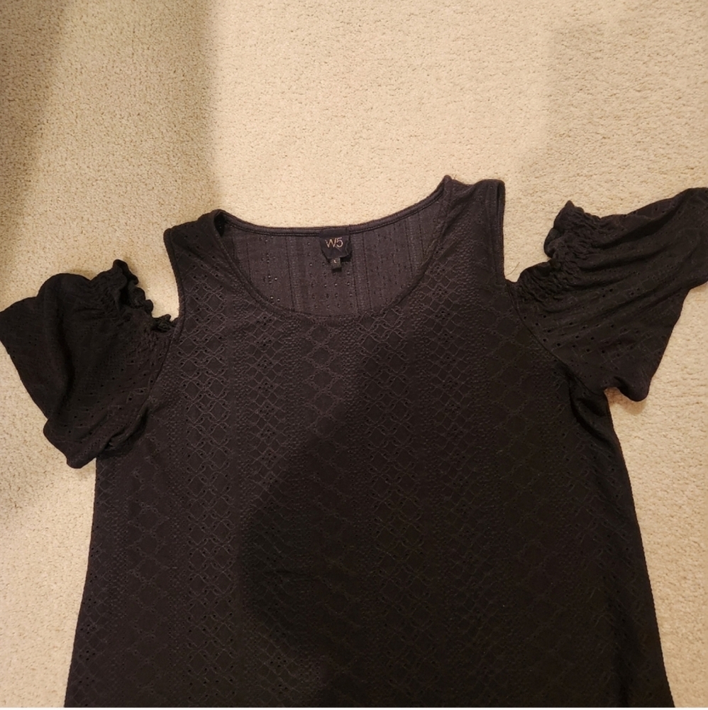 ANTHROPOLOGIE W5 Women’s Black Eyelet Cold Shoulder Top Size L, Great Condition
